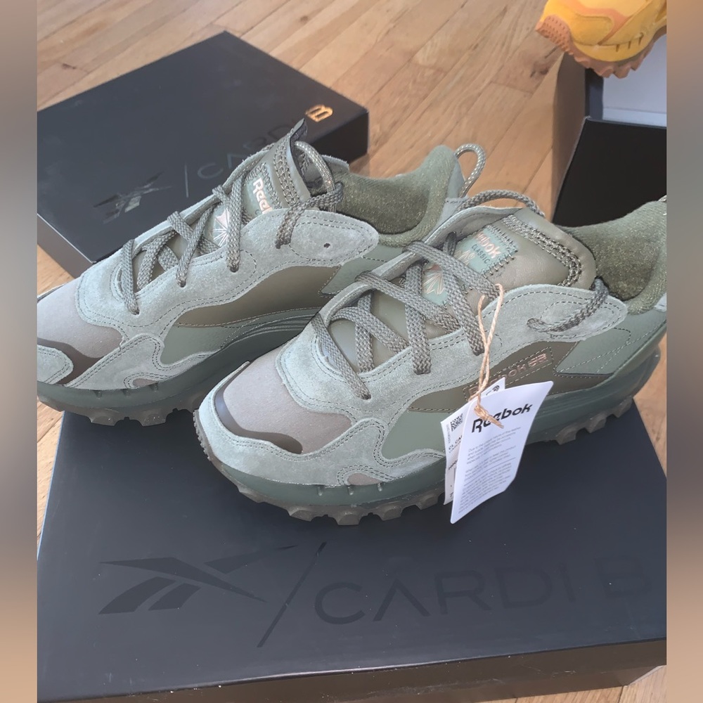 Women’s Reebok x Cardi B - Picture 2 of 5